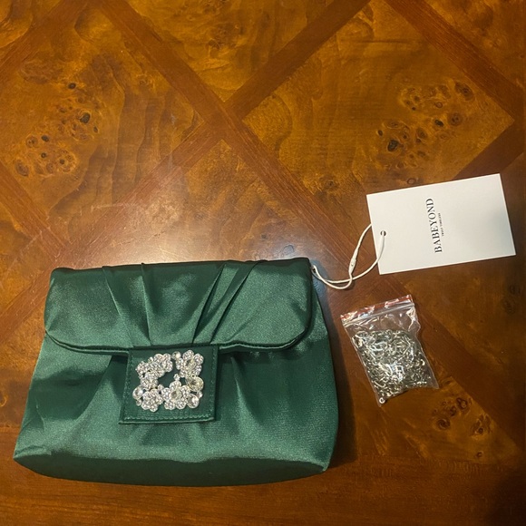 NWT-Elegant Green Satin Clutch with Chain Strap - Picture 5 of 12
